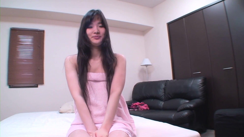 Asian Mature Climax: Une superbe bombasse orientale sait comment utiliser son jouet sexuel