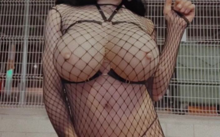 Sissy Slut Brianna: Ich masturbiere und komme in ein Benzin