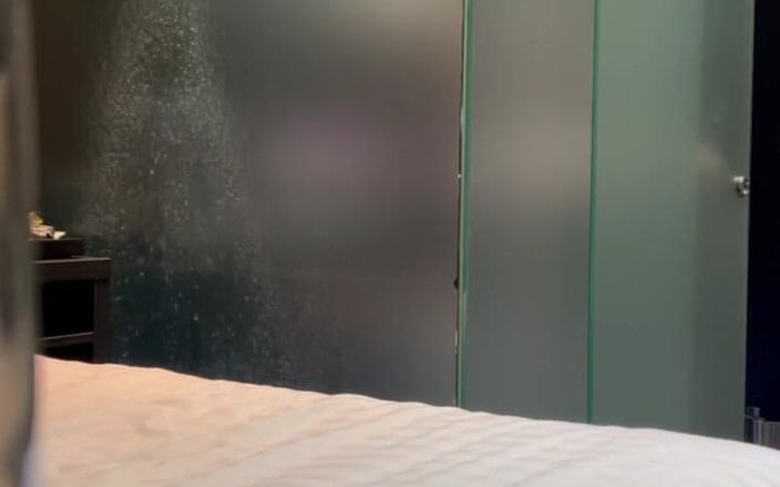 Em Yang: 내 호텔 방에 있는 비밀 카메라