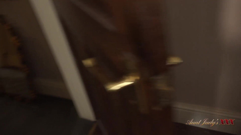 Aunt Judy's XXX: TetaJudysXXX - Vaše prsatá zralá macecha Nicole Dupapillon tě nechá ji...