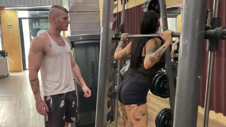 Carmona's films: Me follé a la chica tatuada caliente del gimnasio