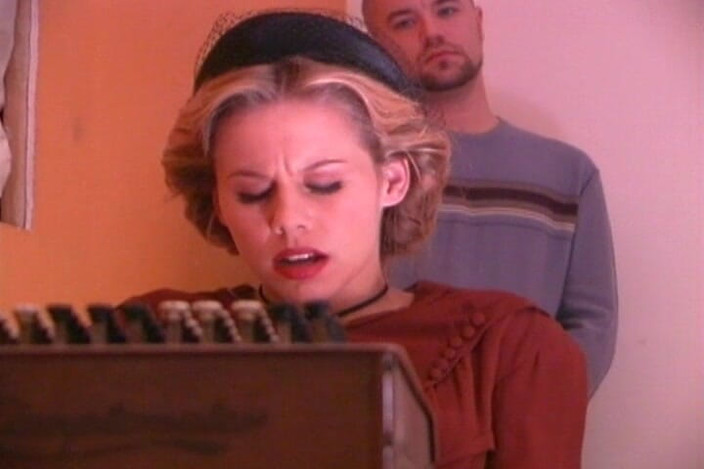 THAGSON RETRO: Memek cewek hot rambut pirang ini dilahap dan dientot habis-habisan...