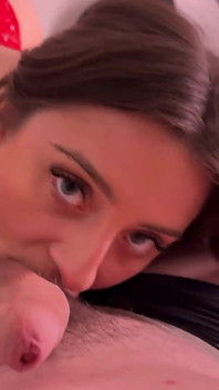 Je Le Branle En Footjob! Il Jouie partout von mir, pisst!