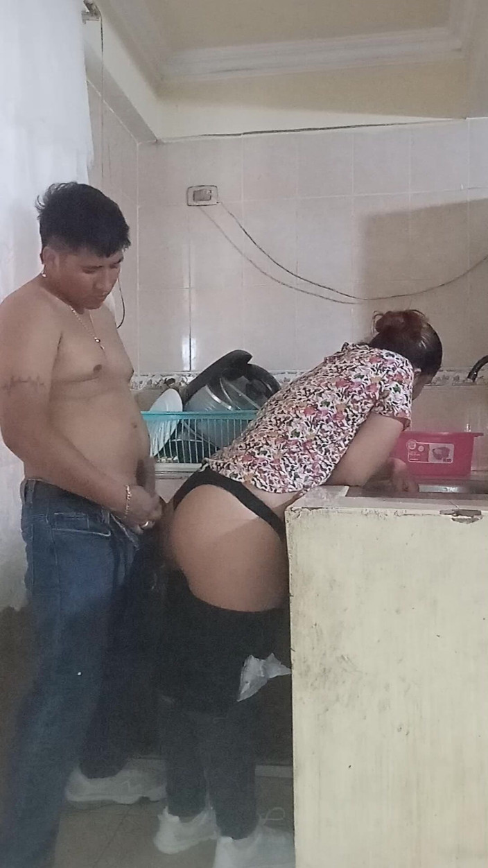 Eatrella j: Di dapur, ngentot pembaning rumah tangga.
