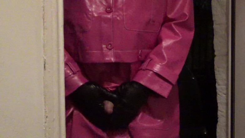 Leather Kirsten: Мастурбирую в коже