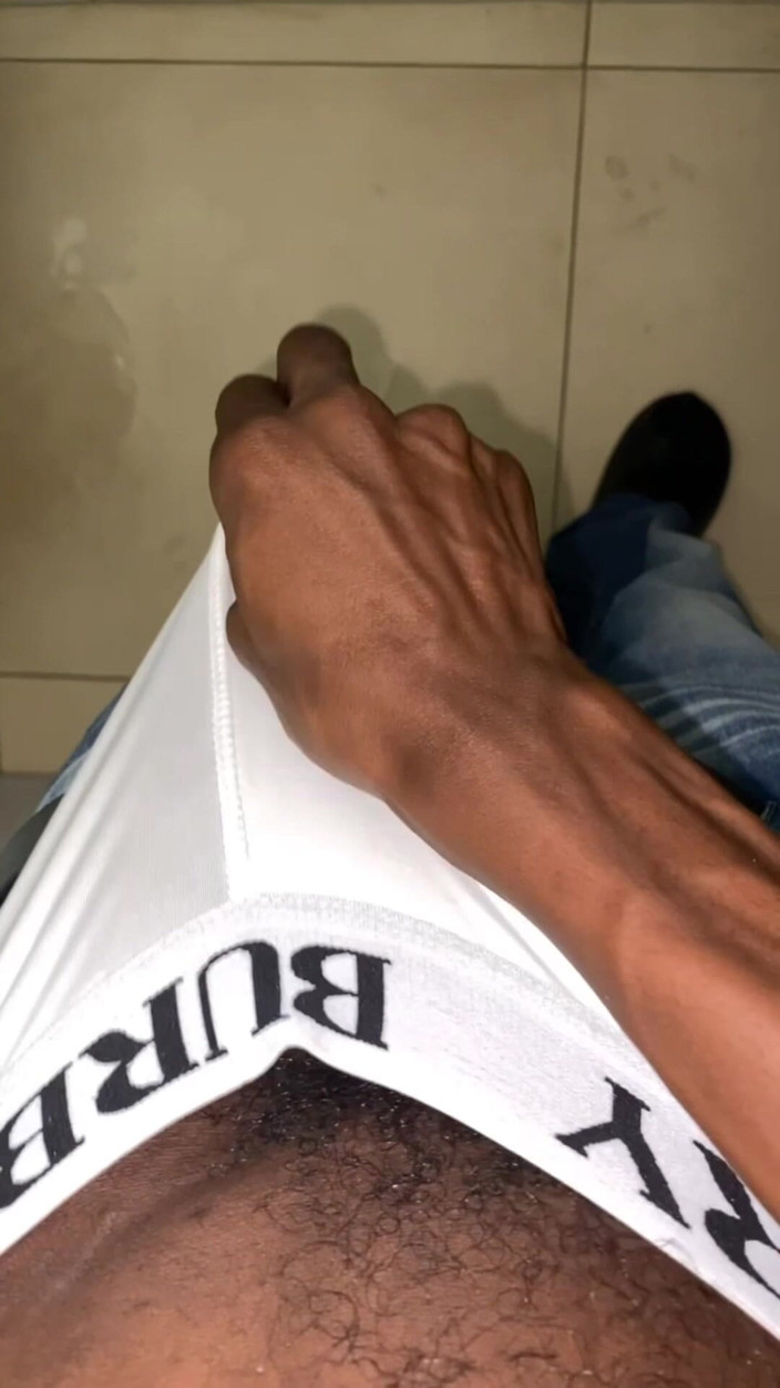 Slimniqqa: Бандит б'є своє м'ясо в офісі