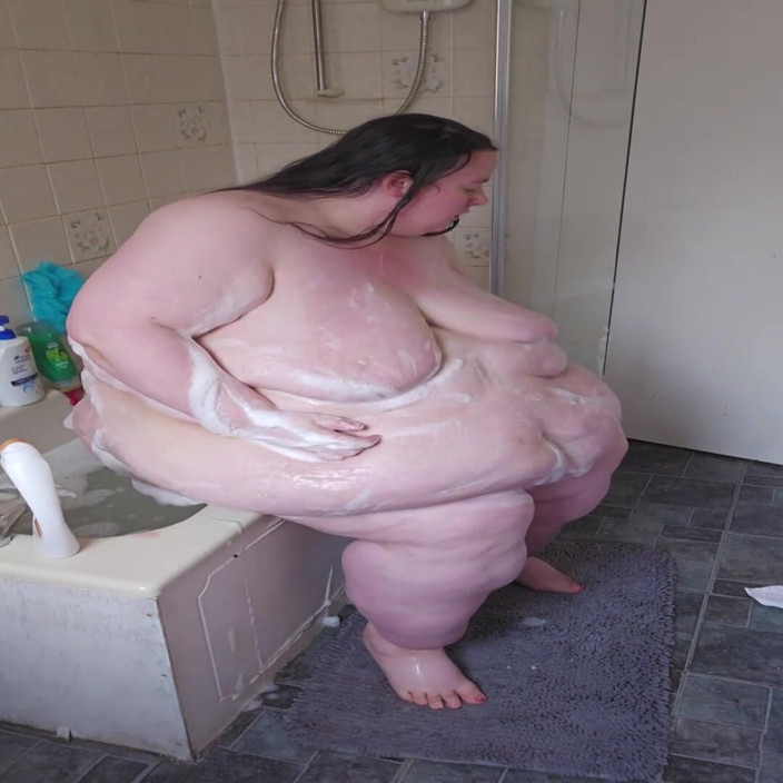 SSBBWLadyBrads: Dewi ssbbw lagi mandi di kamar mandi