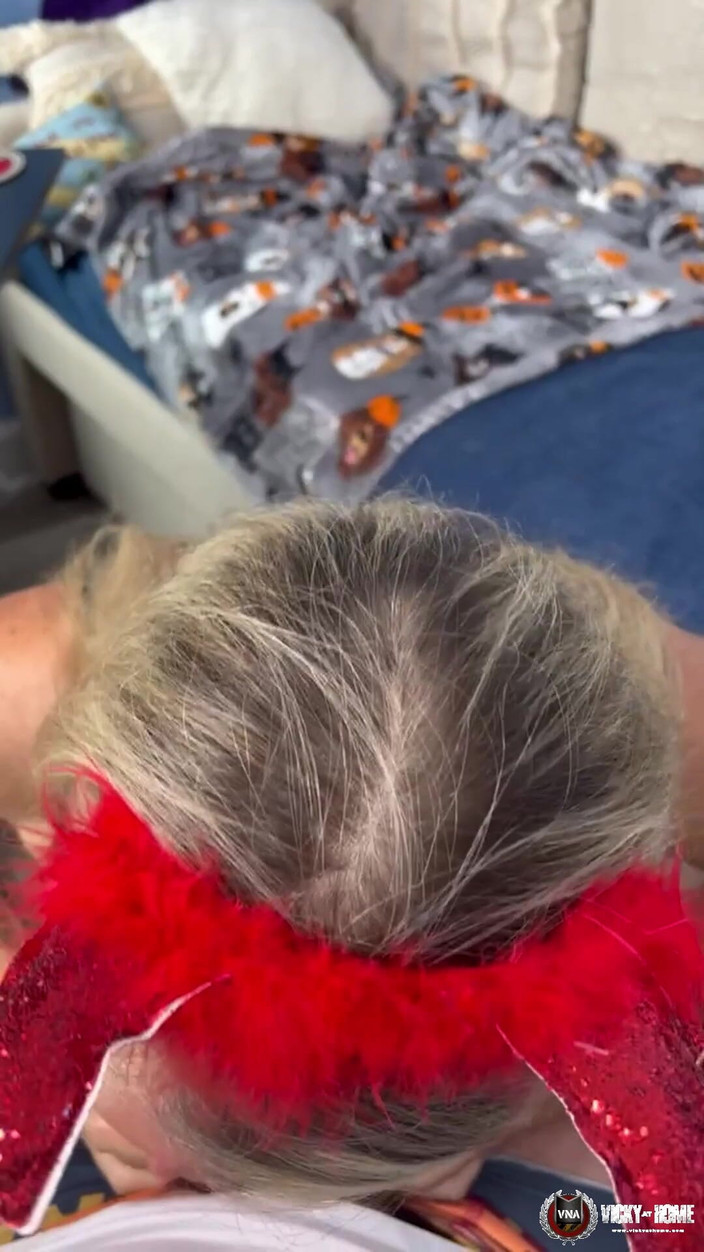 Vicky Vette: Vicky vette हैलोवीन लंड चूस रही है