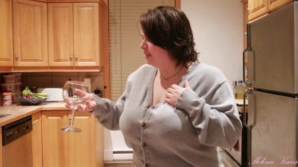 Melonie Kares: Troskliwa eliksir wzrostu gigantów BBW POV