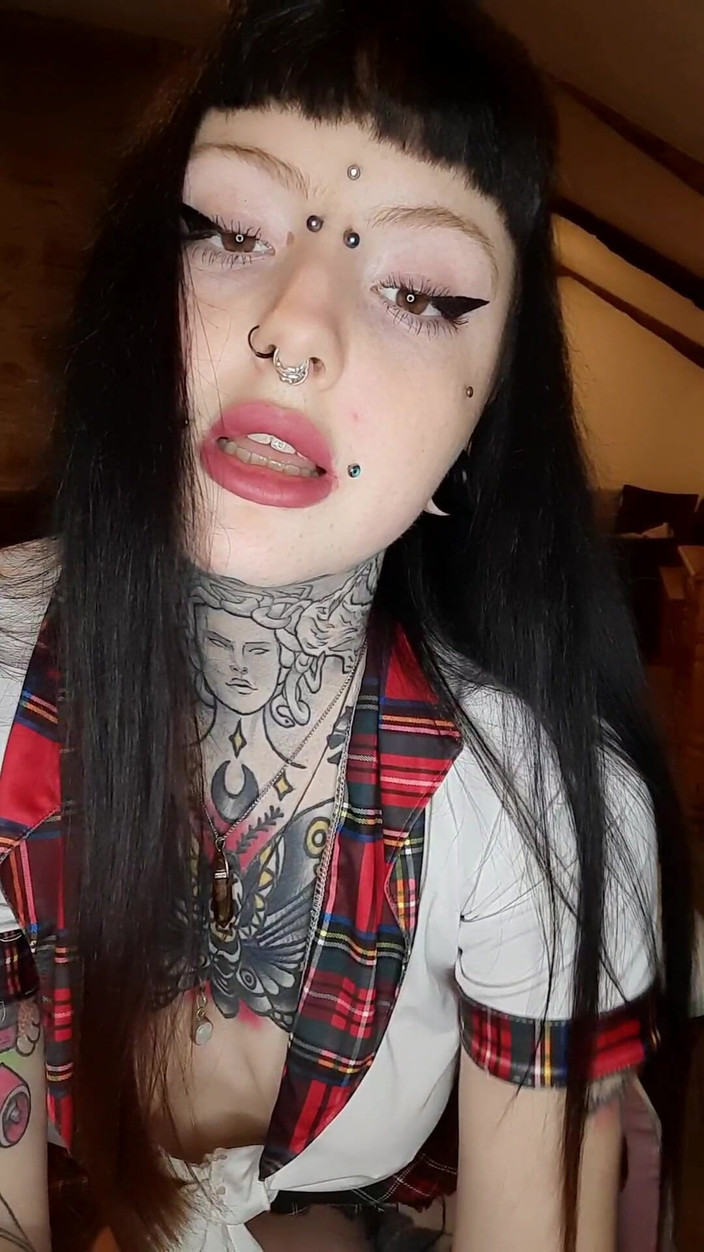 Yourfavecumslut: Uriașă care joacă rol în sistemul digestiv