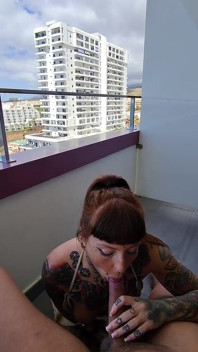 Blowjob berisiko di balkon di tenerife