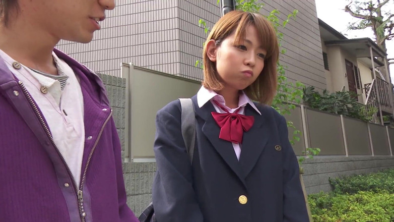 Caribbeancom: Menina japonesa voltando das aulas é facial e gozada em trio
