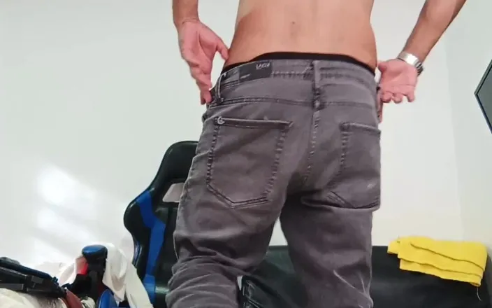 Tommhot: I Masturbate After I Get Home From Work