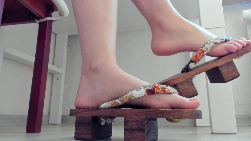 Barefoot in Geta (Rarible Diamond) Barefoot in Geta (Rarible Diamond)