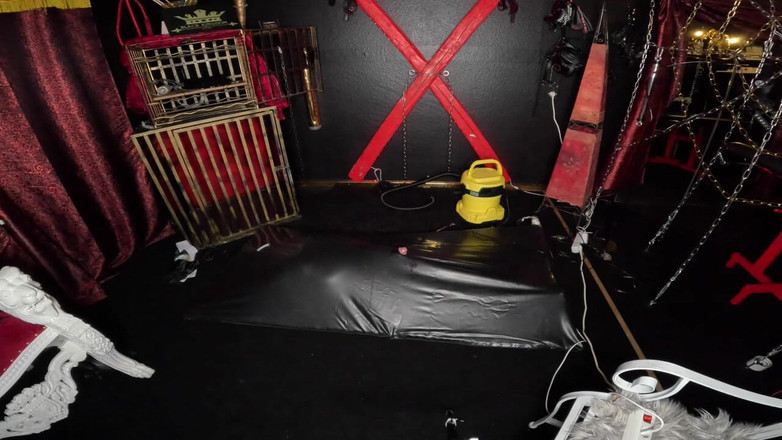 Queen_of_BDSM: 最後の停留所!今、あなたは掃除機をかけられています!