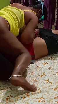 Napalona przyrodnia siostra Seema Full Masti z zamaskowany mężczyzna w bieliźnie i wspólnym łóżku dla creampie gorący seks