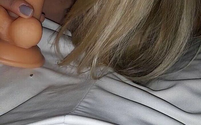 Audrey: J’ai baisé ma meilleure amie dans une chambre d’hôtel en...