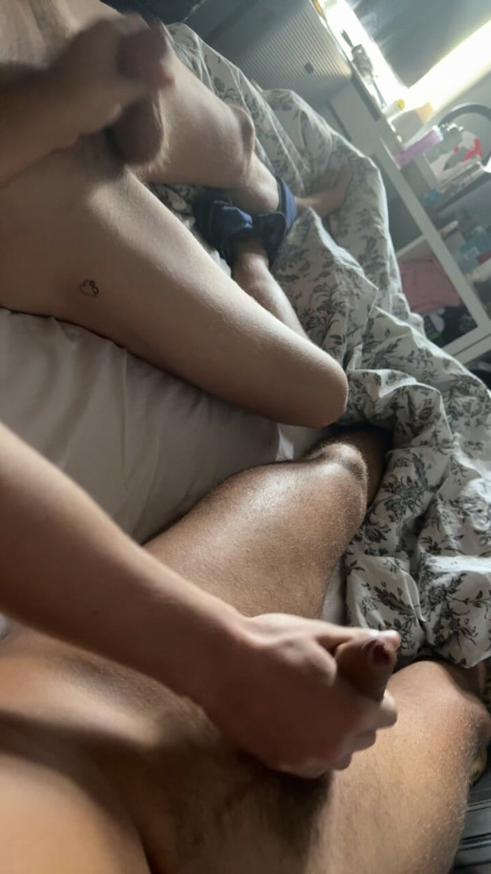 jakeandbailey: Jerking off Together in Bed