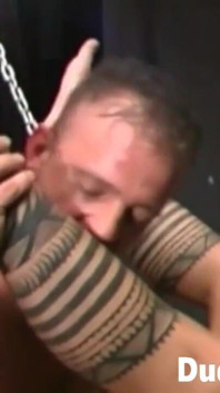 Chudáci gay sexuální vězni mají pořádný gangbang