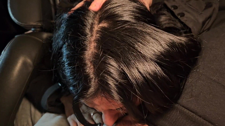 Elnonohub: Šli jsme nakupovat s několika přáteli v autě a čtyři z...