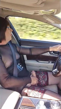Zralá crossdressing sissy děvka řízení plně odhalena