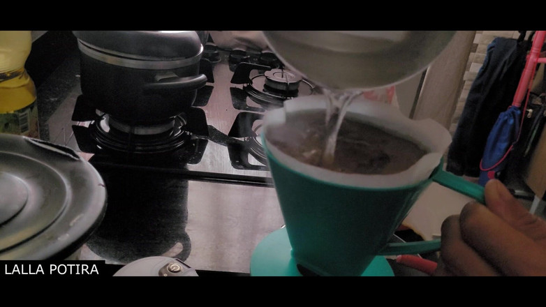 Lalla Potira: Я жінка, поки ще відпочивала, яка гаряча... Я приготував каву і дав коту закон у ліжку.