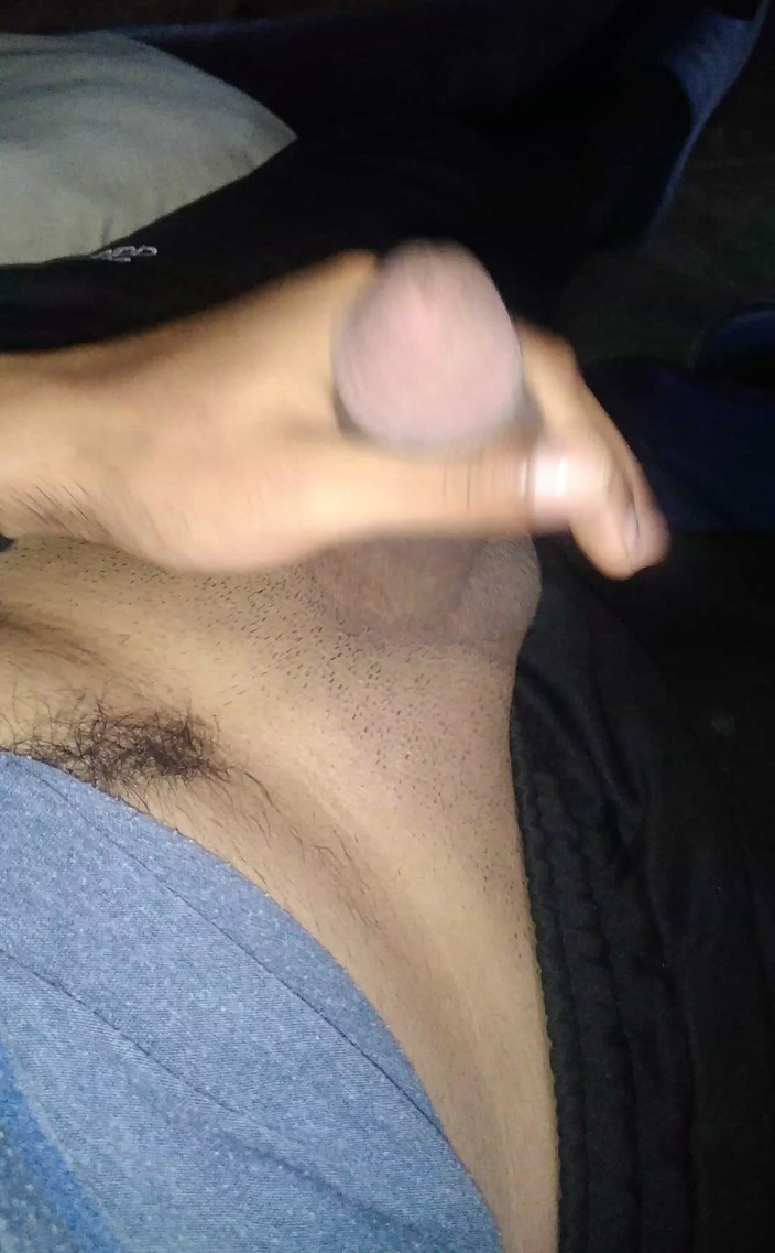 AlexAlejandro13: Acordo meio sonolento enquanto me masturbo