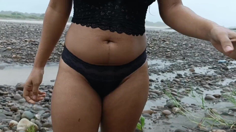 EMY_AND_JONH: Follada en un río y corrida en mi cara