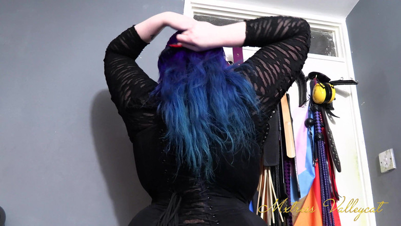 Mxtress Valleycat: Dlouhé fialové vlasy fetiš