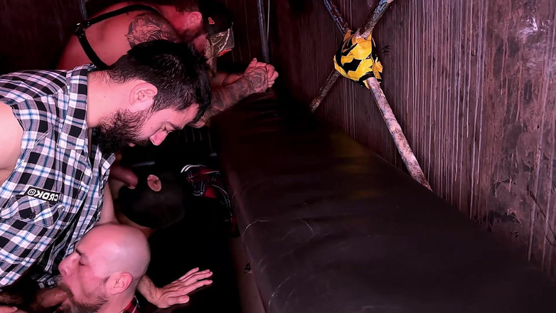 John Santamaria: Chasseurs et ours