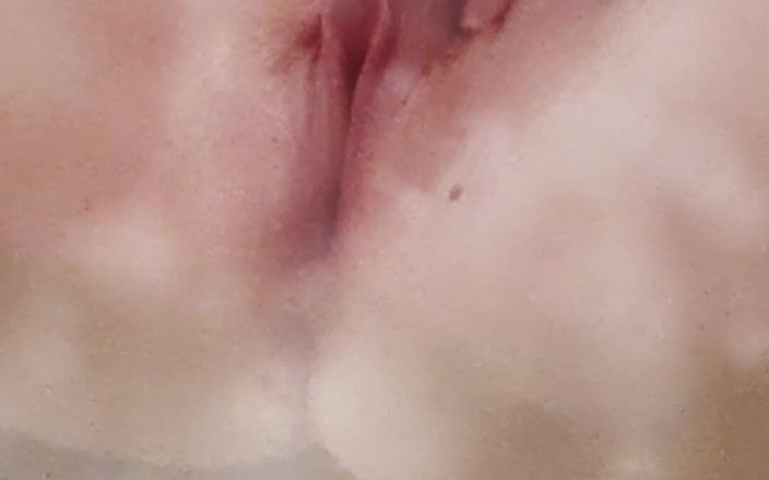 Alura Marie: Kelentit pepek kecil seksi