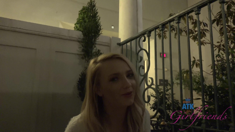ATK Fans (Girlfriends): Virtual vacation in Las Vegas with sweet teen Carmen Callaway 1/2
