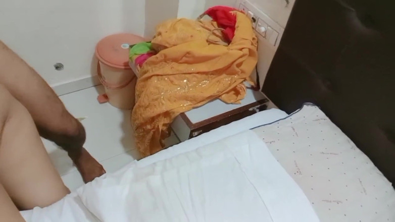Nisha bhabhi ki chudai: 彼氏と夫が一緒にやっている3Pが私をファックします。