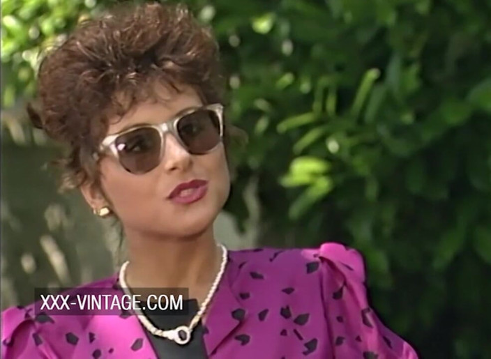 XXX-Vintage: Sexy vzpomínky s prsatou brunetkou