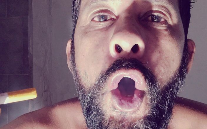 Stink HairyMale: Sigara içme, tükürme ağır çekim