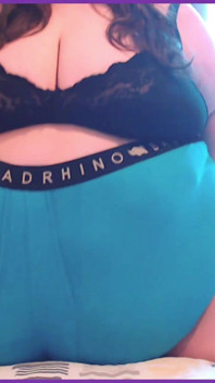 SSBBW, le ventre twerk se trémousse dans un short