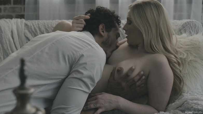 Pornfidelity: Gravida Karla Kush este flămândă după mai multă spermă!