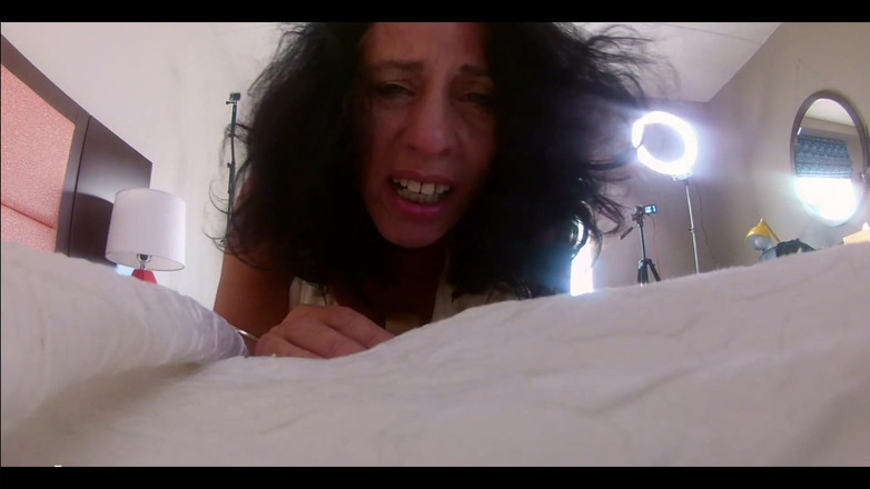 PornoJuice Faphouse: 아테나의 Bts Keli의 개정 된 켈리 리차즈 블랙 브레드 가져옵니다