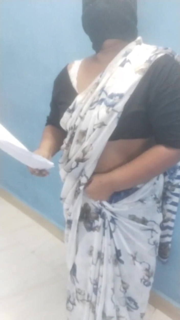 Tamil lesbian: Lehrer, sex mit jungen für mark