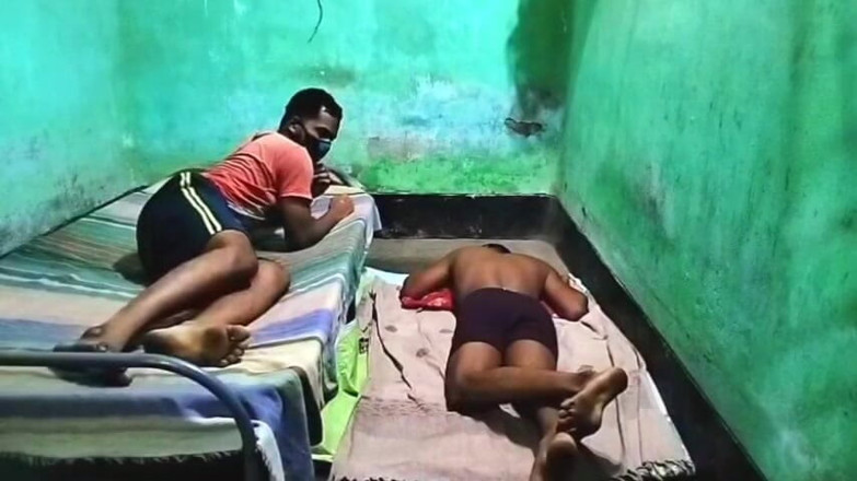 Desi Tits: Twink boy sexo hostel amigo tensão sexual gay pornô realidade