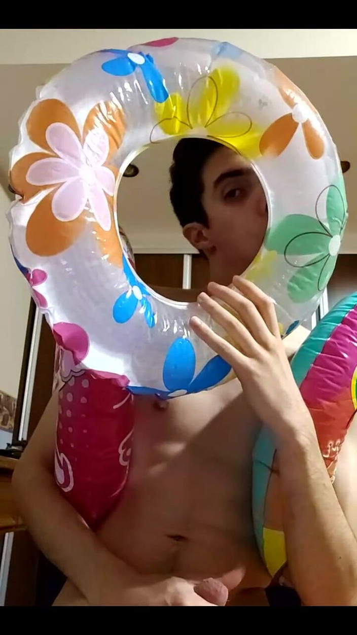 Floatie Boy: วิดีโอแนวตั้ง - อมควยให้มากที่สุดเท่าที่ฉันสามารถทําได้ในสตรีม