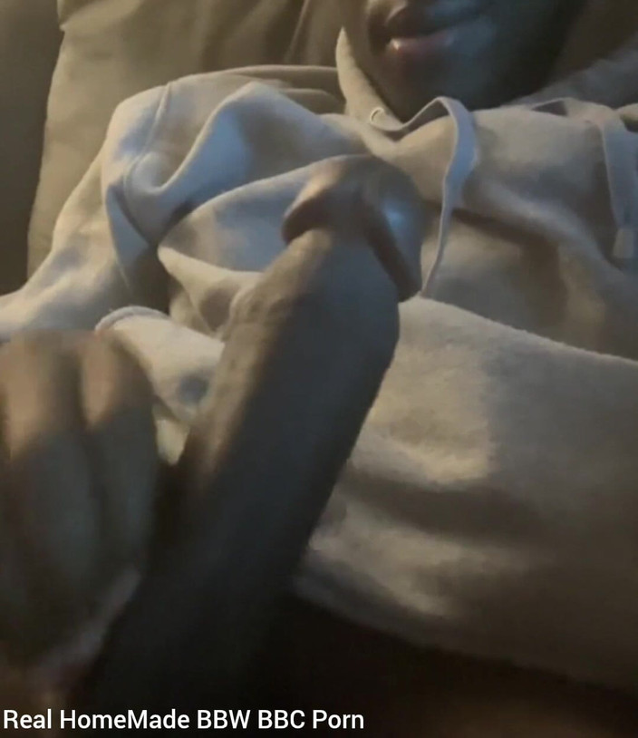 Big black cock BBCee: Dekat katil dengan perlahan- melancap meminggirkan kote hitam besar saya