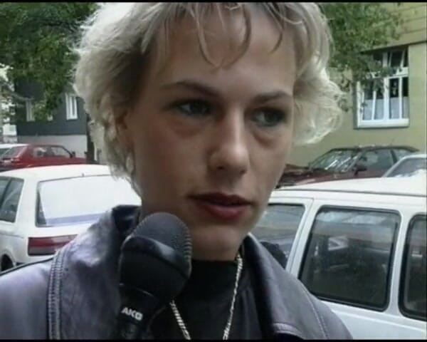 German's Lesbian: Une MILF allemande à forte poitrine se fait baiser par un...