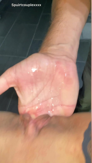 Spuirtcouplexxxx: キッチンに熱い猫の潮吹き
