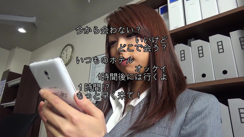 Caribbeancom: 질싸할 때까지 다양한 포즈로 따먹히기 전에 장난감을 가지고 핑거링하는 Japenese 갈색 머리 보지