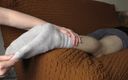 Artem Suchkov: Un mec fait un massage des pieds à un mec en...