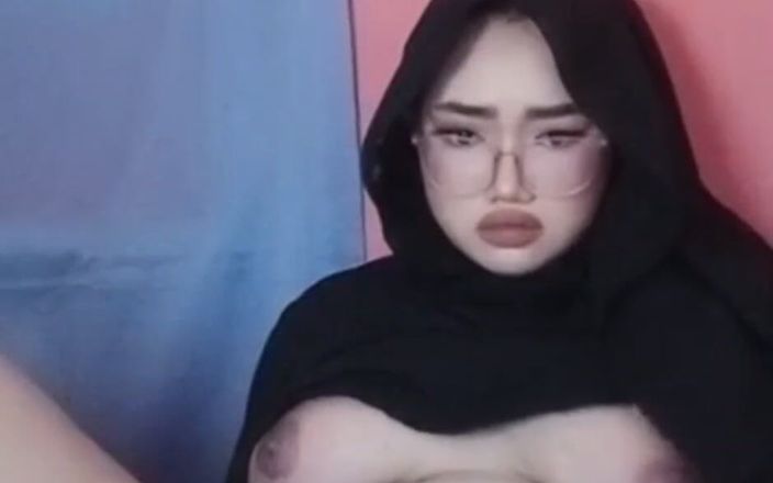 Jilbab69: Cachonda, mucho tiempo sin ver con novia