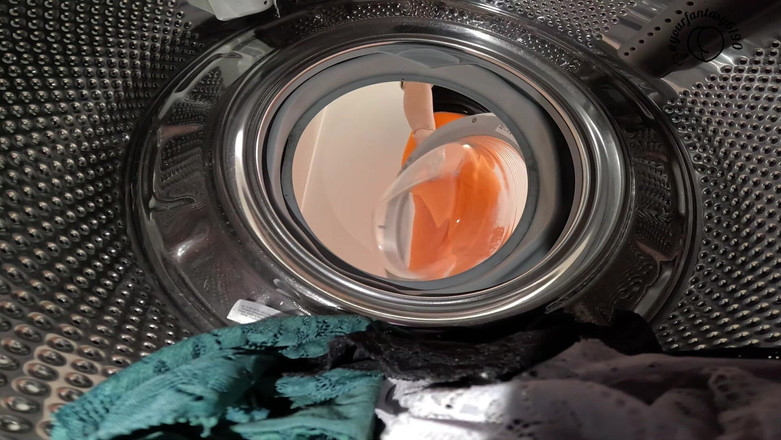 Your fantasy studio: Korkunç osuruklarım çamaşır makinesini dolduruyor