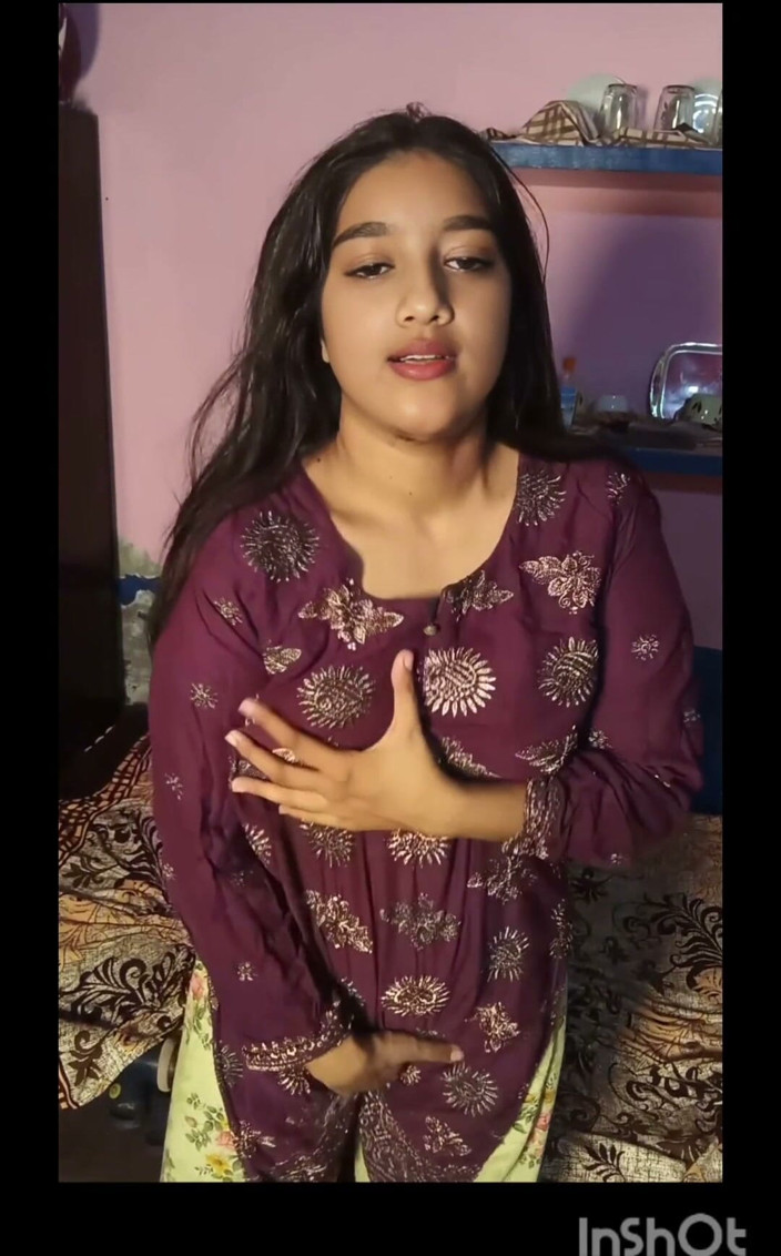 Naughty_Sana: Masterbating pizdă și supt sfârcuri fată sexy MMS viral