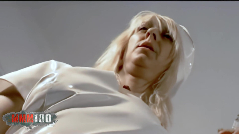 MMM100: Azucena: blondýna nevlastní matka se baví